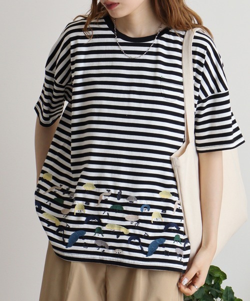 Emago(イマゴ)の「EMAGO スマイル刺繍Tシャツ(Tシャツ/カットソー・レディース・アイボリー/ホワイト×ブラック/ホワイト×レッド・FREE)」の8枚目の写真
