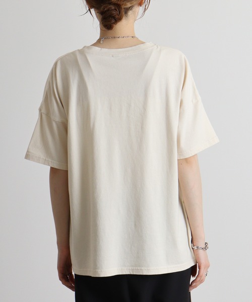 Emago(イマゴ)の「EMAGO スマイル刺繍Tシャツ(Tシャツ/カットソー・レディース・アイボリー/ホワイト×ブラック/ホワイト×レッド・FREE)」の18枚目の写真