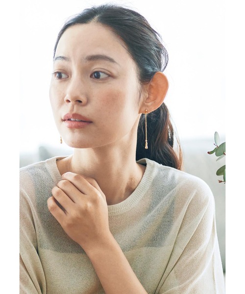 and myera(アンド マイラ)の「and myera ボールチェーンを使った耳飾り(ピアス(両耳用)・レディース・ゴールド・1/2)」の4枚目の写真