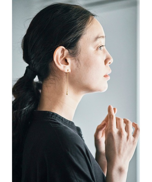 and myera(アンド マイラ)の「and myera ボールチェーンを使った耳飾り(ピアス(両耳用)・レディース・ゴールド・1/2)」の5枚目の写真