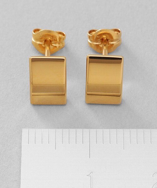 COCOSHNIK ONKITSCH(ココシュニックオンキッチュ)の「シルバー シールドシェイプ スタッドピアス GP(ピアス(両耳用)・レディース・ゴールド・00)」の5枚目の写真