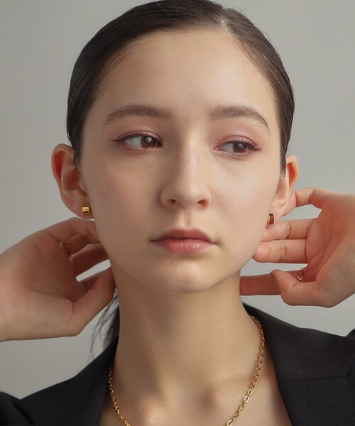 COCOSHNIK ONKITSCH(ココシュニックオンキッチュ)の「シルバー シールドシェイプ スタッドピアス GP(ピアス(両耳用)・レディース・ゴールド・00)」の9枚目の写真