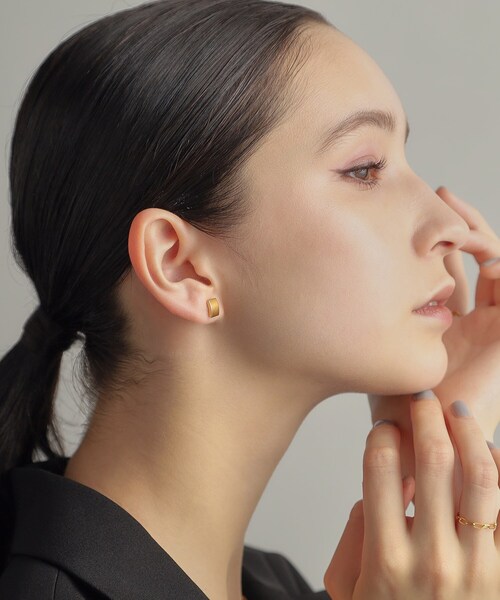 COCOSHNIK ONKITSCH(ココシュニックオンキッチュ)の「シルバー シールドシェイプ スタッドピアス GP(ピアス(両耳用)・レディース・ゴールド・00)」の10枚目の写真
