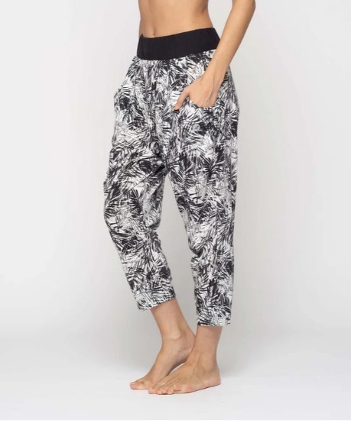 ROXY（ロキシー）の「MY 1ST ROXY LOOSE PA/ロキシーワイドシルエットヨガパンツ（その他パンツ・レディース・マルチ/チャコールグレー/ブラック・LARGE/MEDIUM/SMALL）」の3枚目の写真