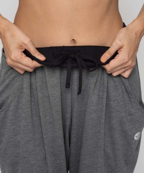 ROXY（ロキシー）の「MY 1ST ROXY LOOSE PA/ロキシーワイドシルエットヨガパンツ（その他パンツ・レディース・マルチ/チャコールグレー/ブラック・LARGE/MEDIUM/SMALL）」の10枚目の写真