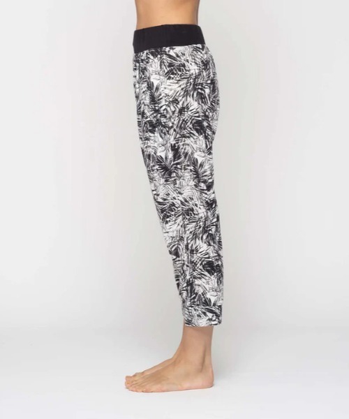 ROXY（ロキシー）の「MY 1ST ROXY LOOSE PA/ロキシーワイドシルエットヨガパンツ（その他パンツ・レディース・マルチ/チャコールグレー/ブラック・LARGE/MEDIUM/SMALL）」の7枚目の写真