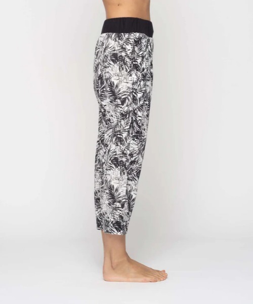 ROXY（ロキシー）の「MY 1ST ROXY LOOSE PA/ロキシーワイドシルエットヨガパンツ（その他パンツ・レディース・マルチ/チャコールグレー/ブラック・LARGE/MEDIUM/SMALL）」の5枚目の写真