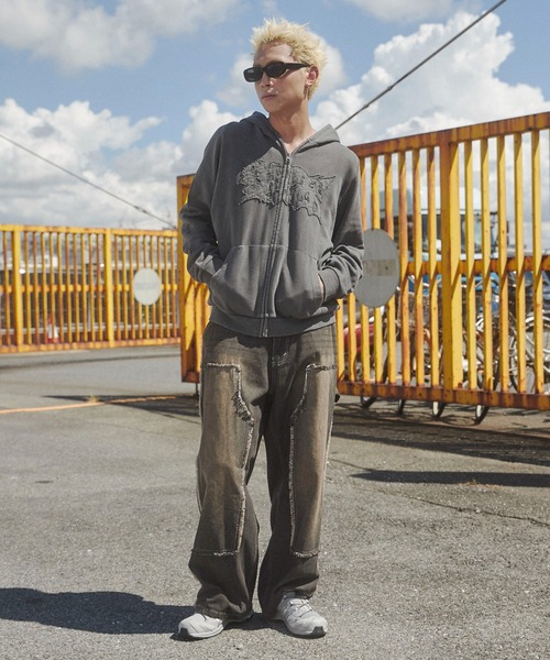 SHORT ROUND（ショートラウンド）の「SHORT ROUND/ピグメントダメージアップリケZIPパーカー（パーカー・メンズ・スミクロ/グレー/ブラウン・LARGE/MEDIUM）」の22枚目の写真