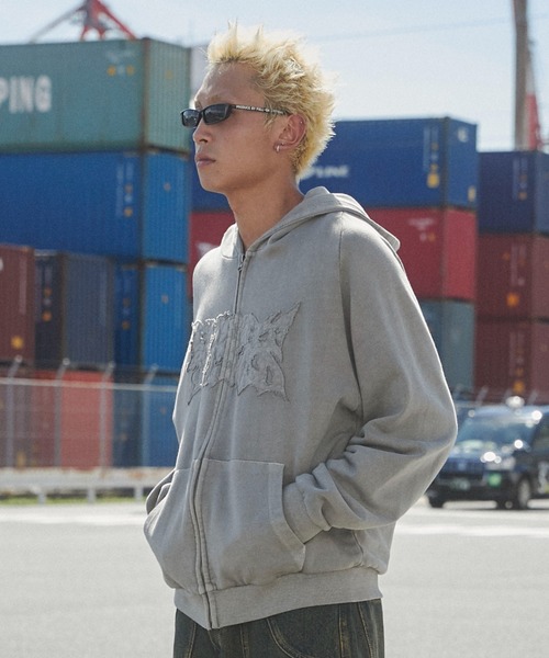 SHORT ROUND（ショートラウンド）の「SHORT ROUND/ピグメントダメージアップリケZIPパーカー（パーカー・メンズ・スミクロ/グレー/ブラウン・LARGE/MEDIUM）」の4枚目の写真