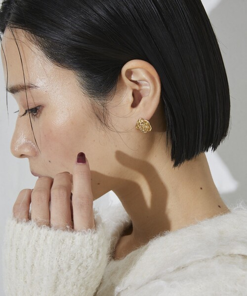 Firsthand（ファーストハンド）の「Firsthand/ファーストハンド ローズモチーフピアス（ピアス（両耳用）・レディース・シルバー/ゴールド・ONE SIZE）」の3枚目の写真