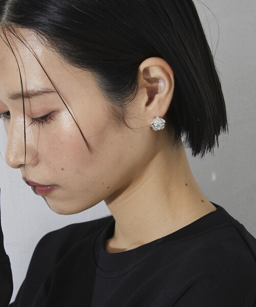 Firsthand（ファーストハンド）の「Firsthand/ファーストハンド ローズモチーフピアス（ピアス（両耳用）・レディース・シルバー/ゴールド・ONE SIZE）」の11枚目の写真