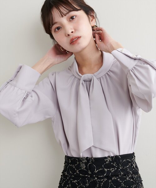natural couture(ナチュラルクチュール)の「【蓄熱・保温】袖口パールノット結びボータイブラウス(シャツ/ブラウス・レディース・ラベンダー/ミント/ネイビー/グレイッシュベージュ/サックスブルー/オフホワイト・FREE)」の6枚目の写真