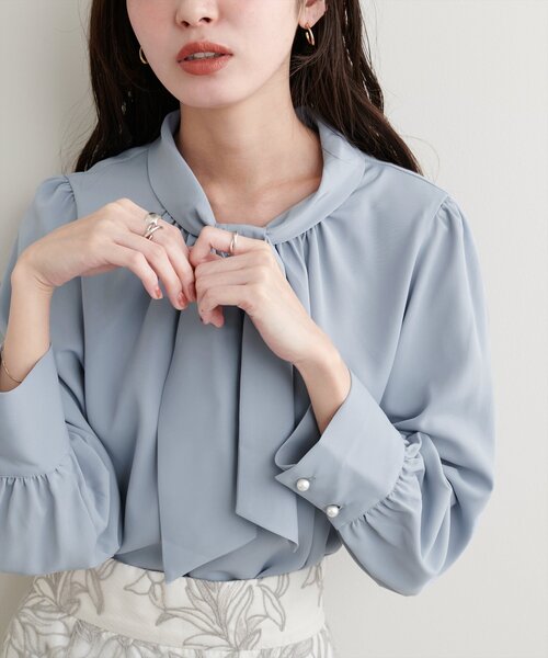 natural couture(ナチュラルクチュール)の「【蓄熱・保温】袖口パールノット結びボータイブラウス(シャツ/ブラウス・レディース・ラベンダー/ミント/ネイビー/グレイッシュベージュ/サックスブルー/オフホワイト・FREE)」の5枚目の写真