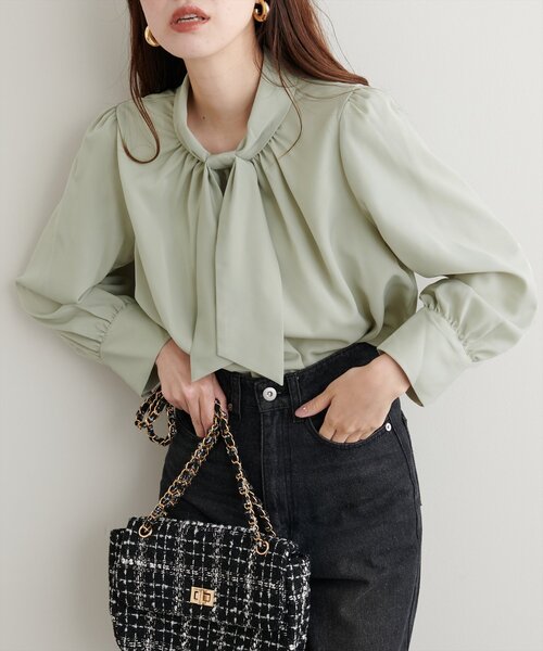 natural couture(ナチュラルクチュール)の「【蓄熱・保温】袖口パールノット結びボータイブラウス(シャツ/ブラウス・レディース・ラベンダー/ミント/ネイビー/グレイッシュベージュ/サックスブルー/オフホワイト・FREE)」の8枚目の写真