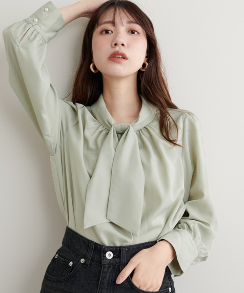 natural couture(ナチュラルクチュール)の「【蓄熱・保温】袖口パールノット結びボータイブラウス(シャツ/ブラウス・レディース・ラベンダー/ミント/ネイビー/グレイッシュベージュ/サックスブルー/オフホワイト・FREE)」の7枚目の写真
