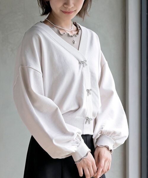 rps（アールピーエス）の「リボンボタンボリューム袖ニットカーディガン（カーディガン/ボレロ・レディース・ボルドー/アイボリー/ブラック/杢グレー/グレー系その他・フリー）」の2枚目の写真