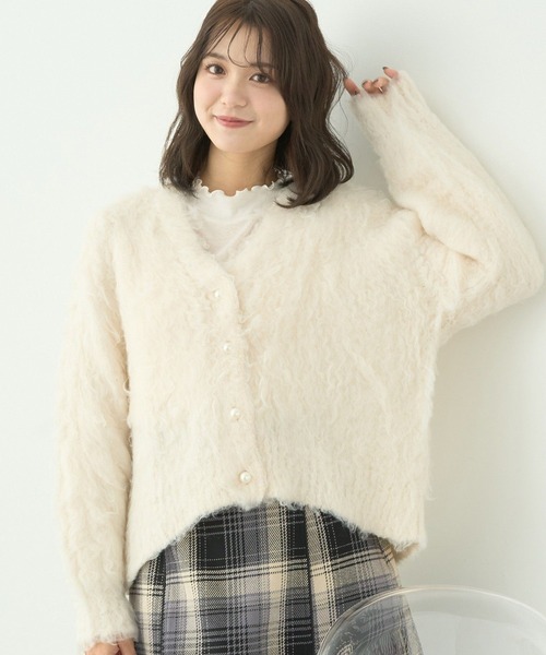 earth music&ecology(アースミュージックアンドエコロジー)の「フワフワパールニットカーディガン(カーディガン/ボレロ・レディース・ライトグレー/グレイッシュブルー/アイボリー/モカ・FREE)」の2枚目の写真