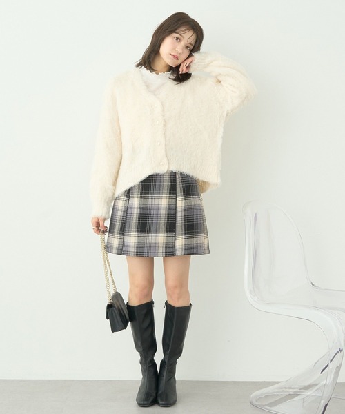 earth music&ecology(アースミュージックアンドエコロジー)の「フワフワパールニットカーディガン(カーディガン/ボレロ・レディース・ライトグレー/グレイッシュブルー/アイボリー/モカ・FREE)」の22枚目の写真