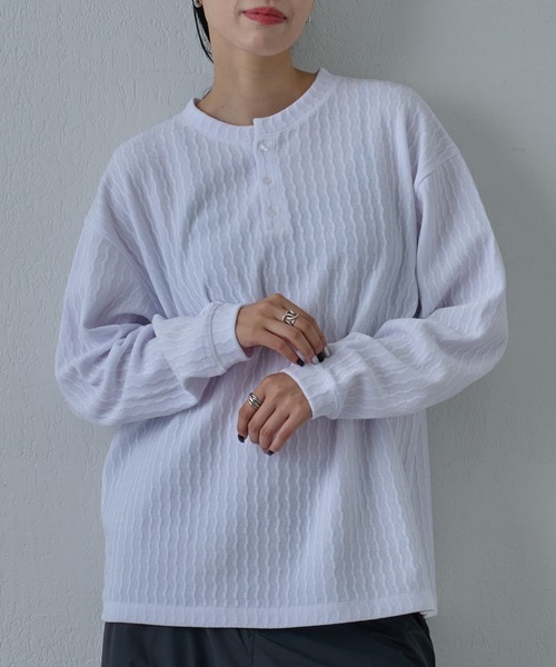 COLONY 2139（コロニートゥーワンスリーナイン）の「シャギージャガードヘンリーネックプルオーバー（Tシャツ/カットソー・メンズ・ホワイト/ブラック・LARGE/MEDIUM）」の2枚目の写真