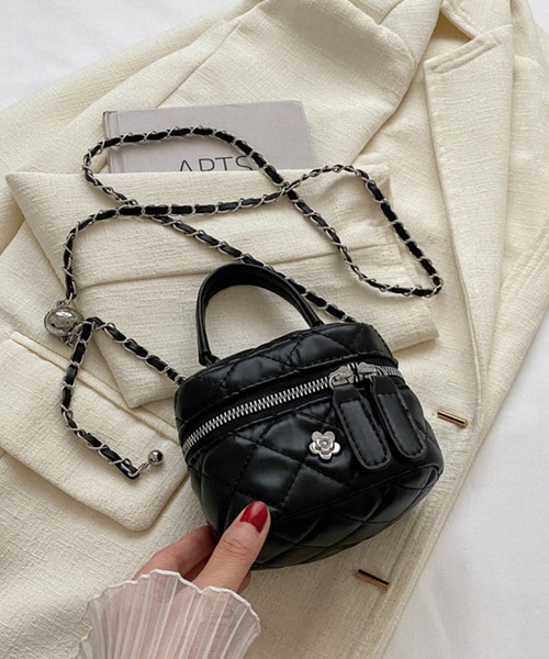 VIBGYOR（ヴィブジョー）の「FReePLACe/キルティングバニティチェーンバッグ X12330（ショルダーバッグ・レディース・ブラック/シルバー/ホワイト・M/S）」の10枚目の写真