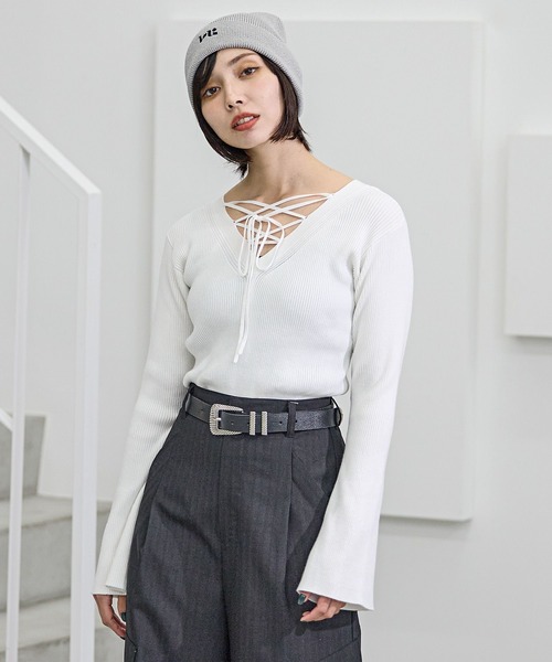 PAGEBOY(ページボーイ)の「【前後着用可能】2WAYレースアップニットプルオーバー(ニット/セーター・レディース・グレー/オフホワイト/ブラック/ブルー・FREE)」の6枚目の写真