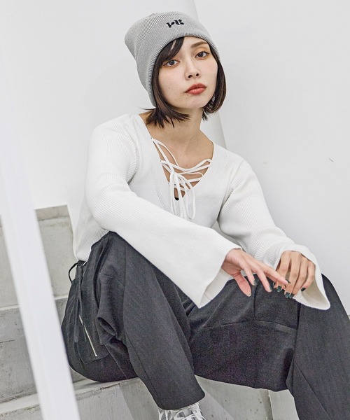 PAGEBOY(ページボーイ)の「【前後着用可能】2WAYレースアップニットプルオーバー(ニット/セーター・レディース・グレー/オフホワイト/ブラック/ブルー・FREE)」の9枚目の写真