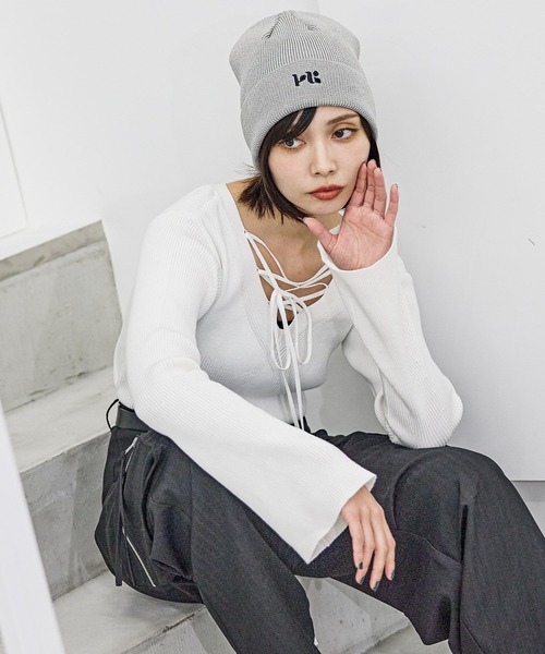 PAGEBOY(ページボーイ)の「【前後着用可能】2WAYレースアップニットプルオーバー(ニット/セーター・レディース・グレー/オフホワイト/ブラック/ブルー・FREE)」の10枚目の写真