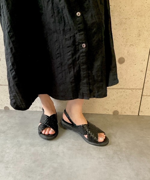ジェフリーキャンベル　ブラック 厚底サンダル クロスストラップ クロスサンダル ALL BLACK│Jeffrey Campbell OFFICIAL ONLINE