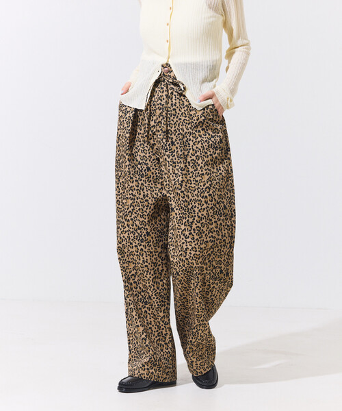 FREAK'S STORE（フリークスストア）の「RED KAP × FREAK'S STORE/レッドキャップ ＜新色追加＞別注 紐付きイージータックパンツ/イージーパンツ（チノパンツ・レディース・ブラック/ベージュ/オリーブ/サックスブルー/その他2/ナチュラル/チャコール/ブラウン/ネイビー/インディゴブルー/ダークブラウン/レオパード・SMALL/MEDIUM）」の12枚目の写真