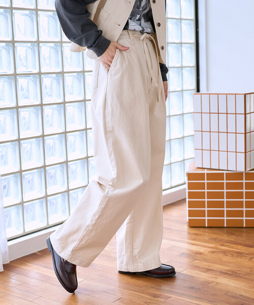 FREAK'S STORE（フリークスストア）の「RED KAP × FREAK'S STORE/レッドキャップ ＜新色追加＞別注 紐付きイージータックパンツ/イージーパンツ（チノパンツ・レディース・ブラック/ベージュ/オリーブ/サックスブルー/その他2/ナチュラル/チャコール/ブラウン/ネイビー/インディゴブルー/ダークブラウン/レオパード・SMALL/MEDIUM）」の15枚目の写真