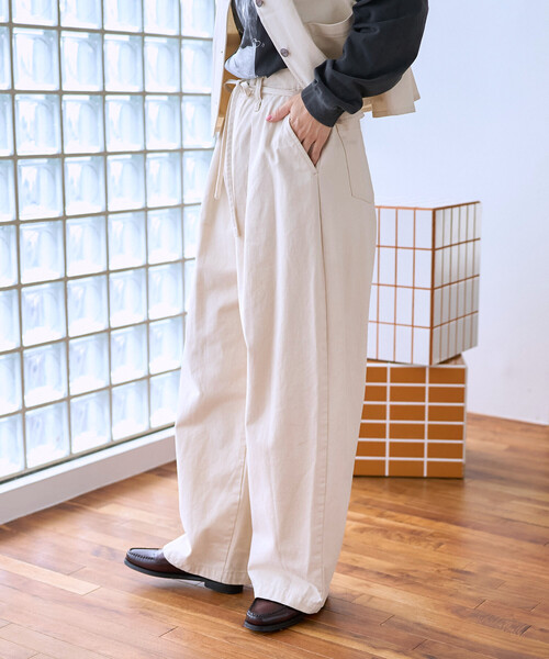 FREAK'S STORE（フリークスストア）の「RED KAP × FREAK'S STORE/レッドキャップ ＜新色追加＞別注 紐付きイージータックパンツ/イージーパンツ（チノパンツ・レディース・ブラック/ベージュ/オリーブ/サックスブルー/その他2/ナチュラル/チャコール/ブラウン/ネイビー/インディゴブルー/ダークブラウン/レオパード・SMALL/MEDIUM）」の16枚目の写真