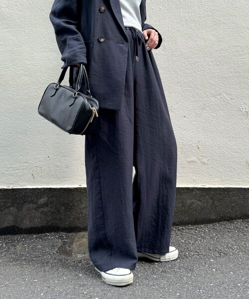 fredy emue（フレディエミュ）の「《セットアップ対応》リネン混スラブツイルイージーパンツ（その他パンツ・レディース・ベージュ/ネイビー・38/36）」の6枚目の写真