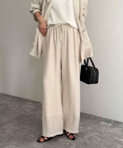fredy emue（フレディエミュ）の「《セットアップ対応》リネン混スラブツイルイージーパンツ（その他パンツ・レディース・ベージュ/ネイビー・38/36）」の15枚目の写真
