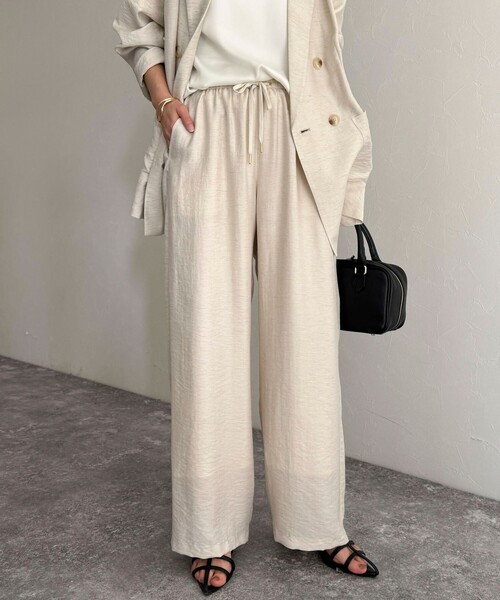 fredy emue（フレディエミュ）の「《セットアップ対応》リネン混スラブツイルイージーパンツ（その他パンツ・レディース・ベージュ/ネイビー・38/36）」の16枚目の写真