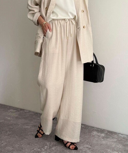 fredy emue（フレディエミュ）の「《セットアップ対応》リネン混スラブツイルイージーパンツ（その他パンツ・レディース・ベージュ/ネイビー・38/36）」の17枚目の写真