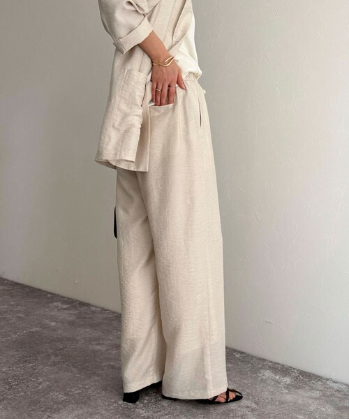 fredy emue（フレディエミュ）の「《セットアップ対応》リネン混スラブツイルイージーパンツ（その他パンツ・レディース・ベージュ/ネイビー・38/36）」の19枚目の写真