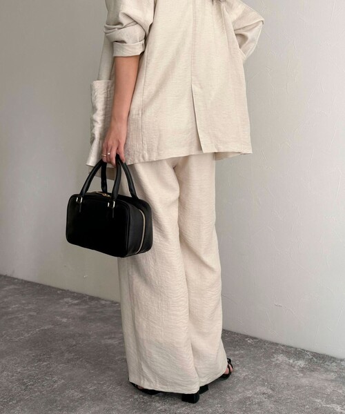 fredy emue（フレディエミュ）の「《セットアップ対応》リネン混スラブツイルイージーパンツ（その他パンツ・レディース・ベージュ/ネイビー・38/36）」の20枚目の写真