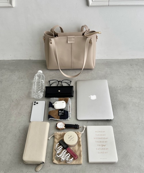 wears（ウェアーズ）の「新色追加 6色展開【A4収納可能】通勤・通学 PUダブルショルダートートバッグ ショルダーバッグ 2WAYバッグ（トートバッグ・レディース・ブラック/ブラウン/グレイッシュベージュ/アイボリー/ベージュ/ベージュ系その他・FREE）」の5枚目の写真