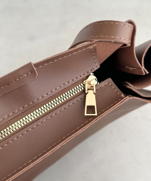 wears（ウェアーズ）の「【A4収納可能】通勤・通学 PUダブルショルダー