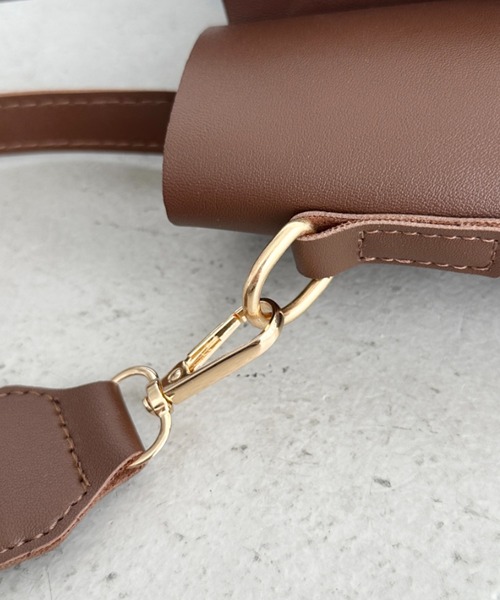 wears（ウェアーズ）の「新色追加 6色展開【A4収納可能】通勤・通学 PUダブルショルダートートバッグ ショルダーバッグ 2WAYバッグ（トートバッグ・レディース・ブラック/ブラウン/グレイッシュベージュ/アイボリー/ベージュ/ベージュ系その他・FREE）」の16枚目の写真