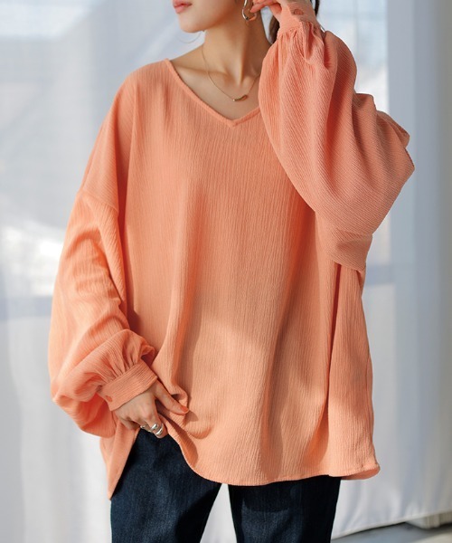 HUG.U（ハグユー）の「シワになりにくい オーバーサイズ 楊柳ブラウス（シャツ/ブラウス・レディース・ブラック/ホワイト/オレンジ/イエロー/グレイッシュベージュ・FREE）」の5枚目の写真
