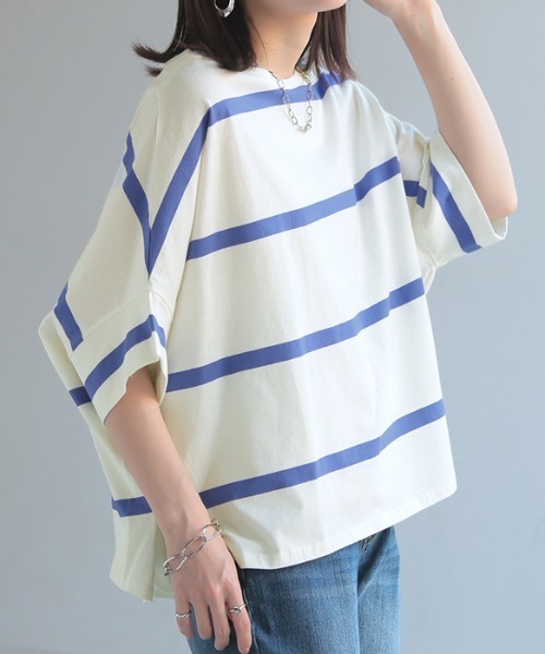 HUG.U(ハグユー)の「変形シルエット ボーダーTシャツ(Tシャツ/カットソー・レディース・ホワイト系その他/ブラック/ダークグレー/ホワイト・FREE)」の2枚目の写真