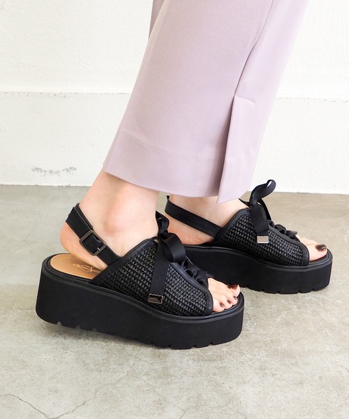 あしながおじさん(アシナガオジサン)の「軽量|厚底リボンサンダル 7210145(サンダル・レディース・ブラック/プラチナム・22.5cm/23cm/23.5cm/24cm/24.5cm)」の7枚目の写真