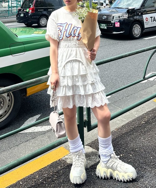 Alley Tokyo（アリートーキョー）の「フリフリのキャミワンピ（ワンピース・レディース・オフホワイト/チャコール・FREE）」の2枚目の写真