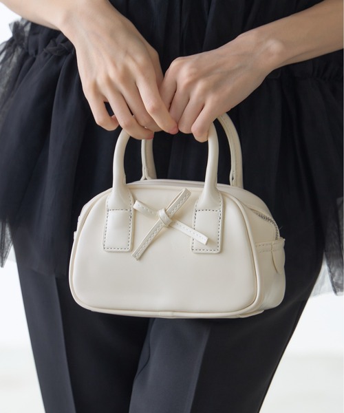 &. NOSTALGIA(アンドドットノスタルジア)の「【ZOZO限定】リボンハンドバッグ(ハンドバッグ・レディース・ホワイト/ブラック・FREE)」の1枚目の写真