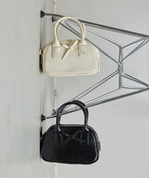 &. NOSTALGIA(アンドドットノスタルジア)の「【ZOZO限定】リボンハンドバッグ(ハンドバッグ・レディース・ホワイト/ブラック・FREE)」の3枚目の写真