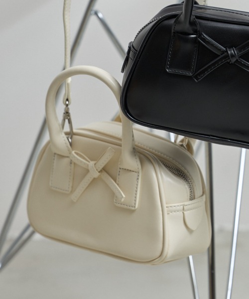 &. NOSTALGIA(アンドドットノスタルジア)の「【ZOZO限定】リボンハンドバッグ(ハンドバッグ・レディース・ホワイト/ブラック・FREE)」の5枚目の写真