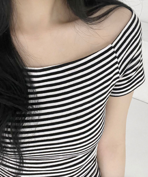 VIVID LADY（ビビッドレディー）の「ボーダー オフショルダー 半袖 Tシャツ（Tシャツ/カットソー・レディース・ブラック/グレー・FREE）」の12枚目の写真