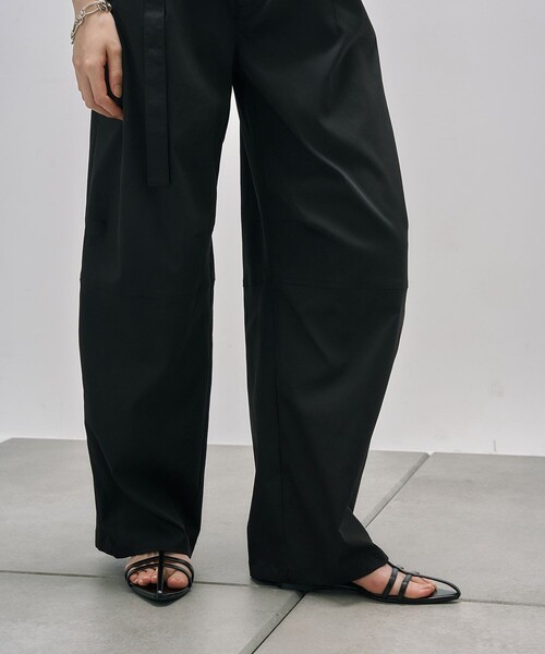 UNITED TOKYO（ユナイテッドトウキョウ）の「ニーコンバージョンパンツ｜ウォッシャブル/ストレッチ/UVカット/撥水/春服（その他パンツ・レディース・アイボリー/ブラック・1/2）」の16枚目の写真