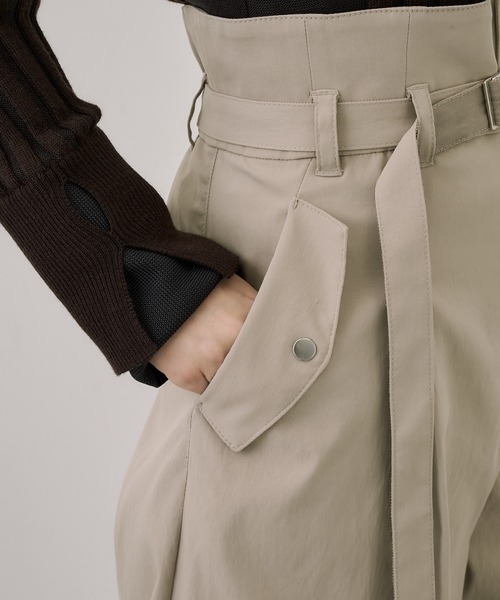 UNITED TOKYO（ユナイテッドトウキョウ）の「ニーコンバージョンパンツ｜ウォッシャブル/ストレッチ/UVカット/撥水/春服（その他パンツ・レディース・アイボリー/ブラック・1/2）」の4枚目の写真